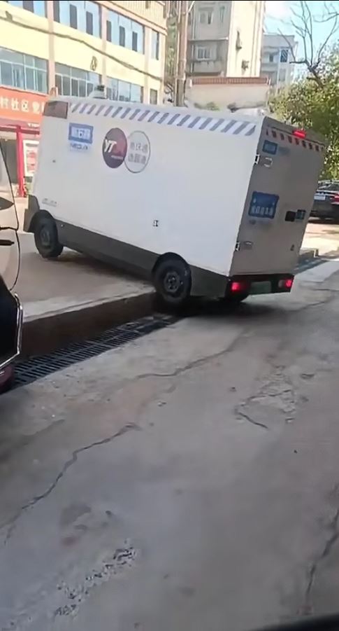 ��nske robotick� aut� s� �peci�lne